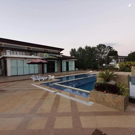 Floating Sanctuary Resort Powered By Cocotel Bulacan Exterior photo