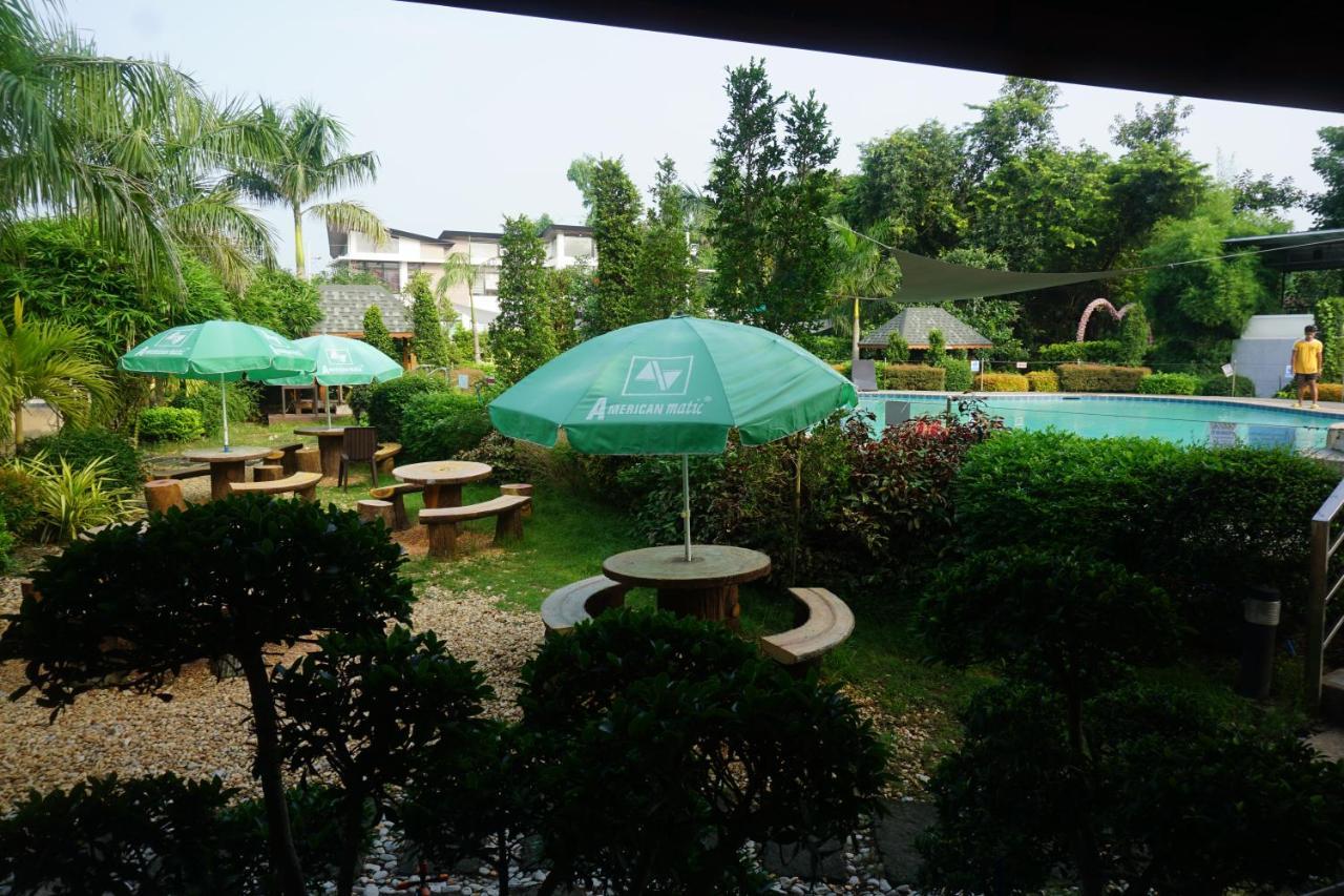 Floating Sanctuary Resort Powered By Cocotel Bulacan Exterior photo