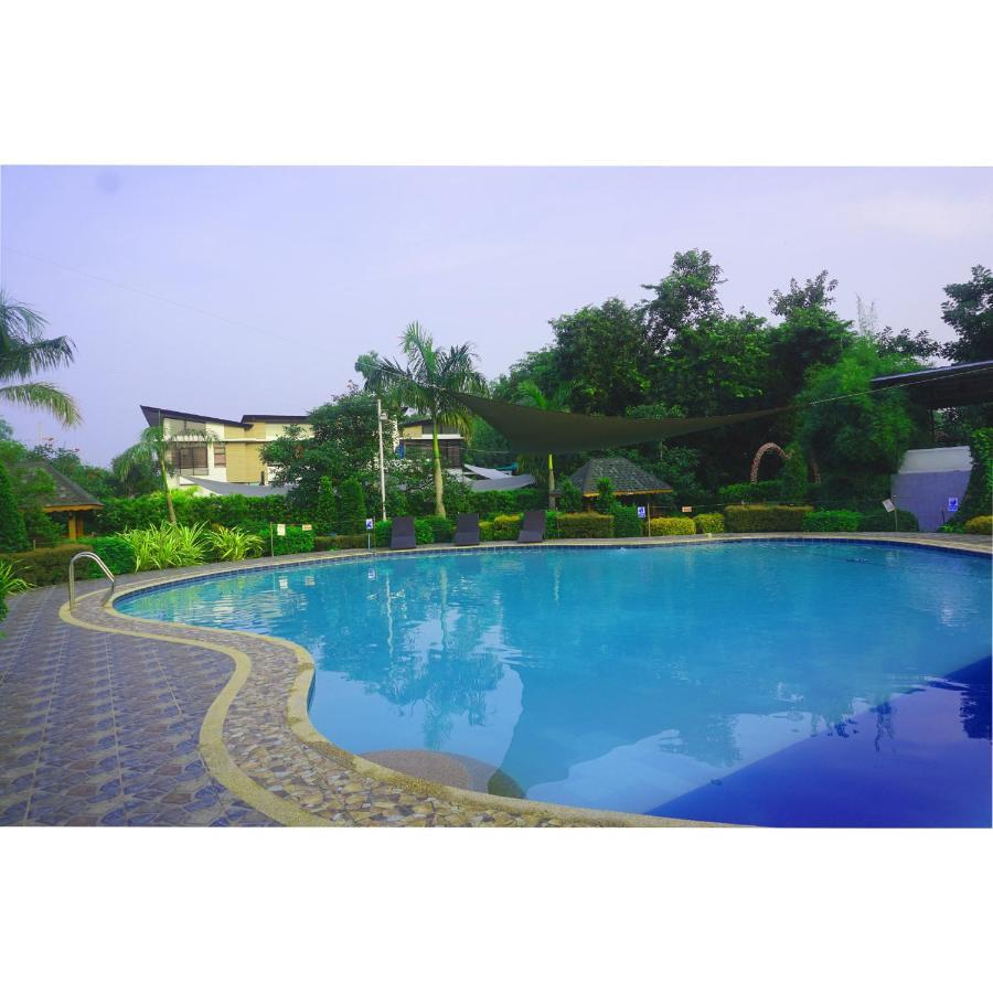 Floating Sanctuary Resort Powered By Cocotel Bulacan Exterior photo